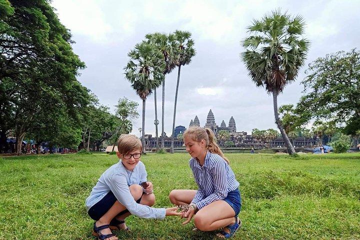 Angkor Wat Sunrise & 3 Main Temples with Breakfast
