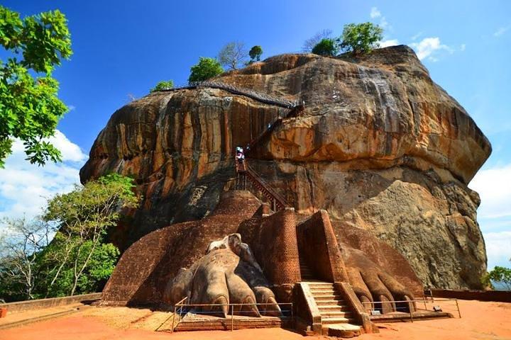 1 Night & 2 Days Tour to Dambulla and Sigiriya from Colombo (Short Tour)