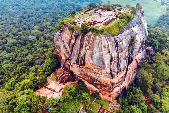1 Night & 2 Days Tour to Dambulla and Sigiriya from Colombo (Short Tour)