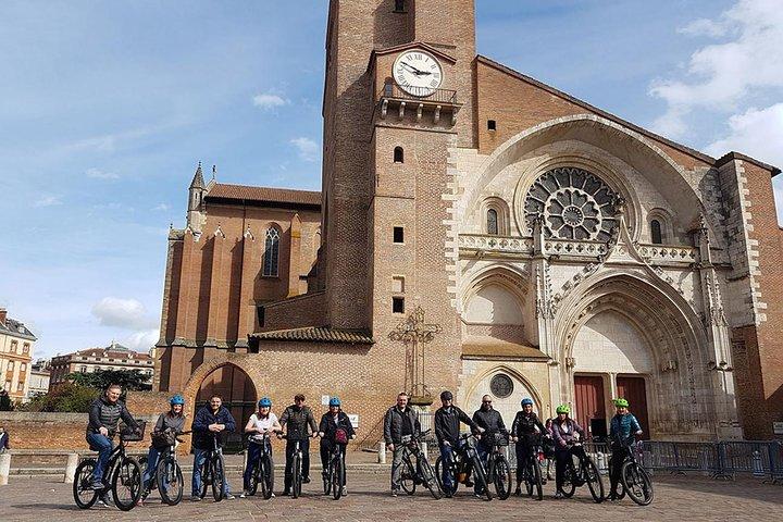 Toulouse Electric Bike Tour: City Center & Garonne