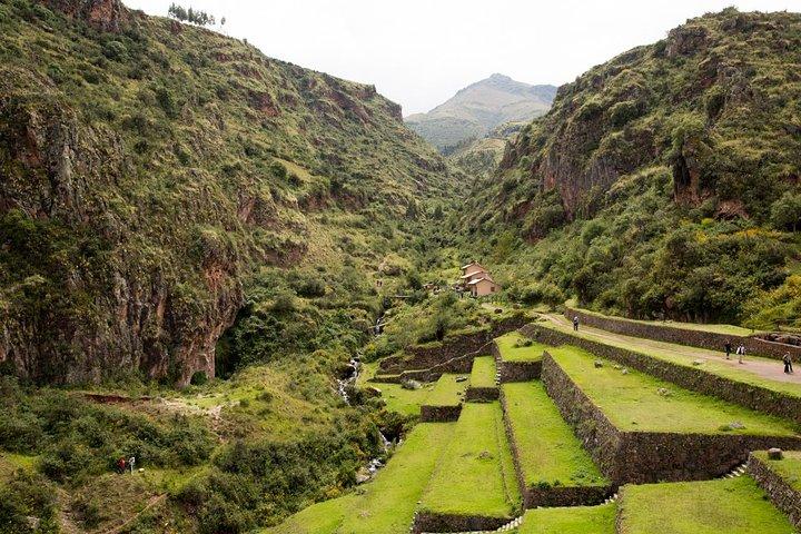 Classic Sacred Valley Tour – Explore Inca Ruins & Andean Villages