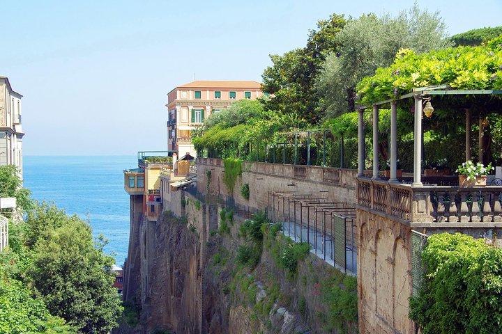 Sunset Stroll: Sorrento food and walking tour!