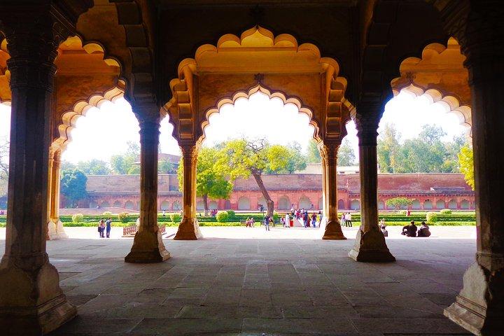 Same Day Taj Mahal and Agra Tour from Ahmedabad with Flights