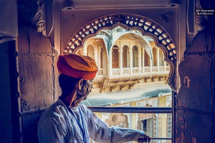 Private Guided Jaipur City Palace Hawa Mahal & Jantar Mantar Tour