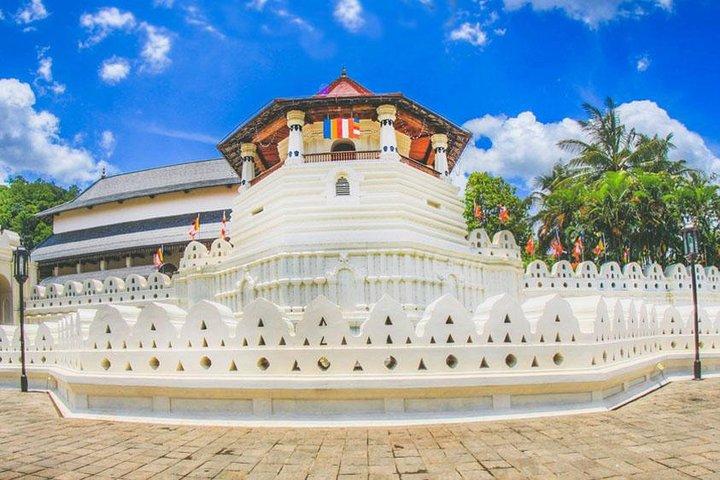 3 Days Tour to Kandy, Nuwara Eliya & Sigiriya