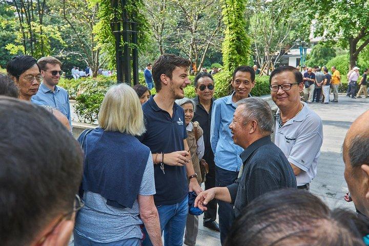 Half-Day Bike Tour of Shanghai Old Town with Food Tasting