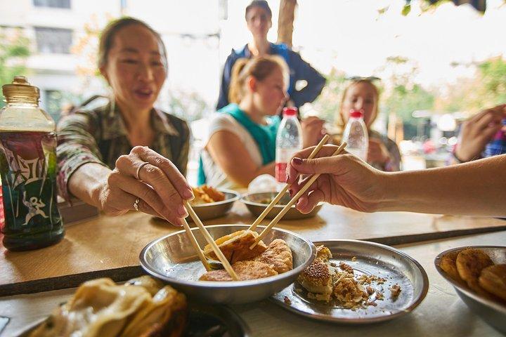 Half-Day Bike Tour of Shanghai Old Town with Food Tasting