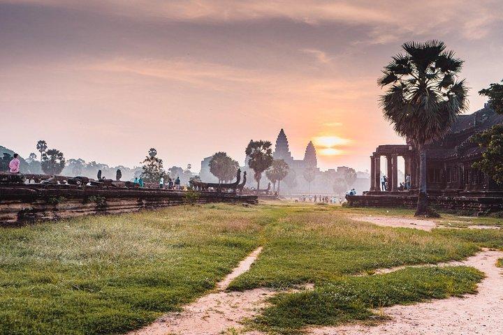 Angkor Wat Small-Group Sunrise Tour from Siem Reap
