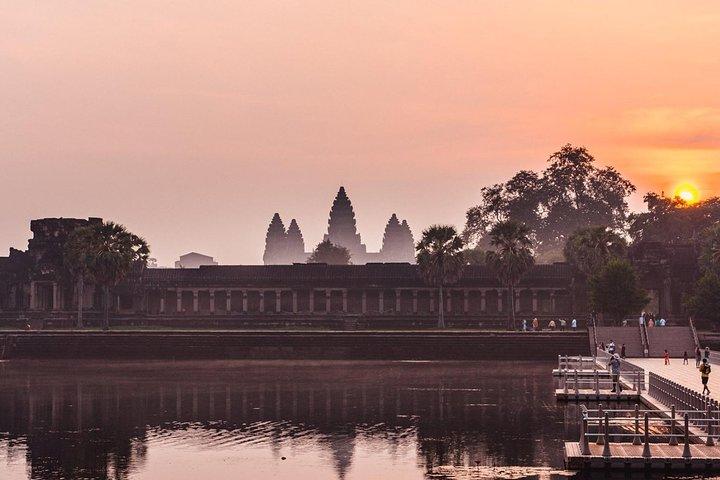 Angkor Wat Small-Group Sunrise Tour from Siem Reap