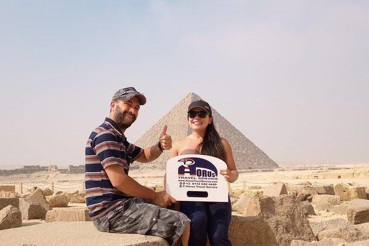 Private Full-Day Tour to Giza Pyramids, Memphis and Sakkara