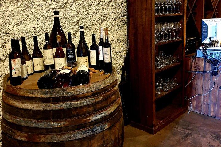 Santorini: 4hrs Small Group Wine Tasting Tour with Local Bites
