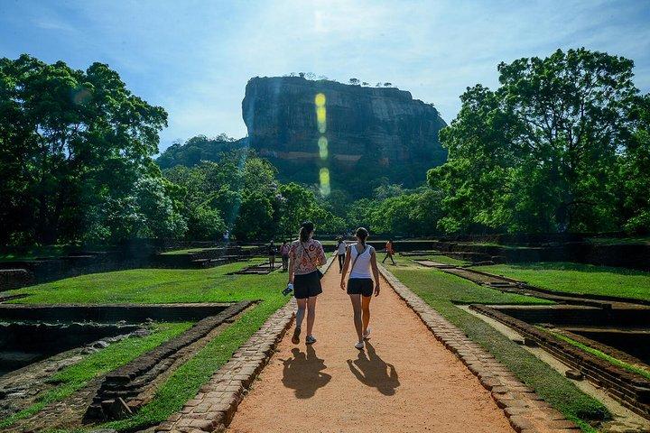 Beautiful Sri Lanka - 6 Days Tour (Colombo-Sigiriya-Kandy -Galle)