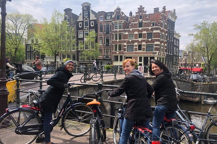 Private Amsterdam Bike Tour with a local guide (also for families)
