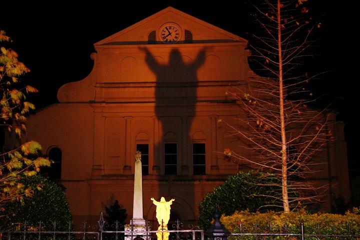 New Orleans Dead of Night Ghosts and Cemetery Bus Tour
