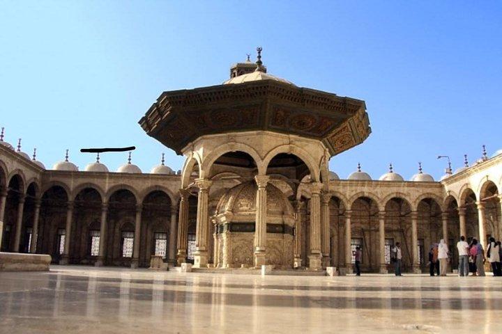 5 Hours private tour to Giza pyramids Sphinx and Citadel including transfers