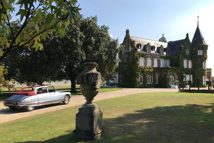 3H private city tour of Bordeaux and vineyard in a Citroën DS
