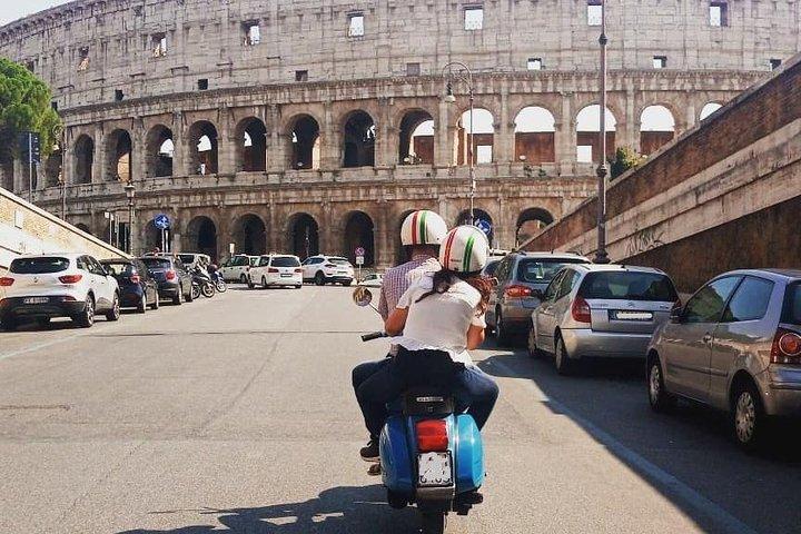 Rome by Vespa: Classic Rome Tour with Pick up & Drop Off