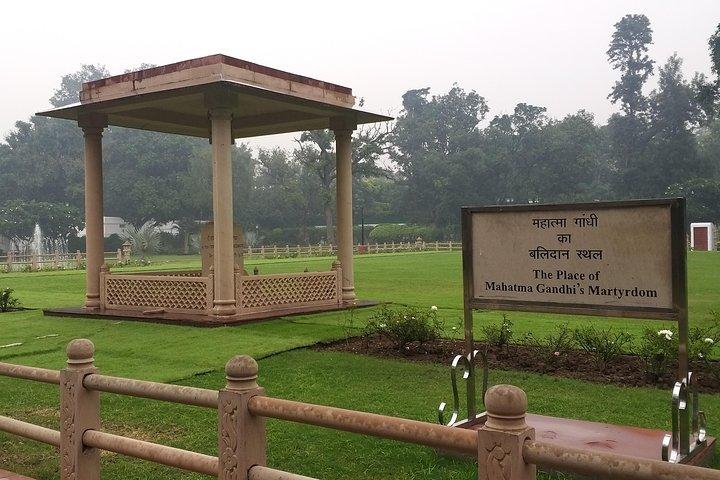 Full Day Tour of Delhi With Guide & Entrances