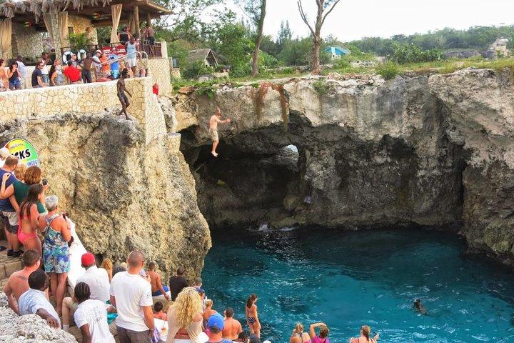 Seven Mile Beach and Rick’s Cafe Private Tour