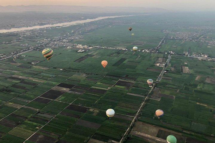 Sunrise Hot Air Balloon with Full Day Tour to the East and West Bank of Luxor