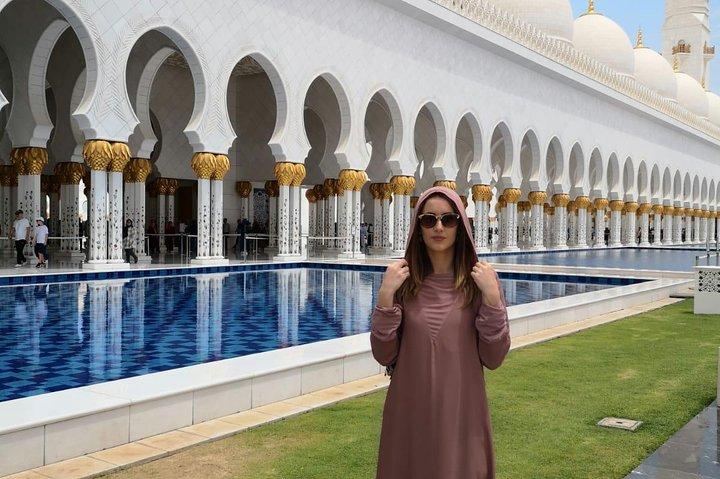 Abu Dhabi City Tour (Grand Mosque & Qasr Al Watan)
