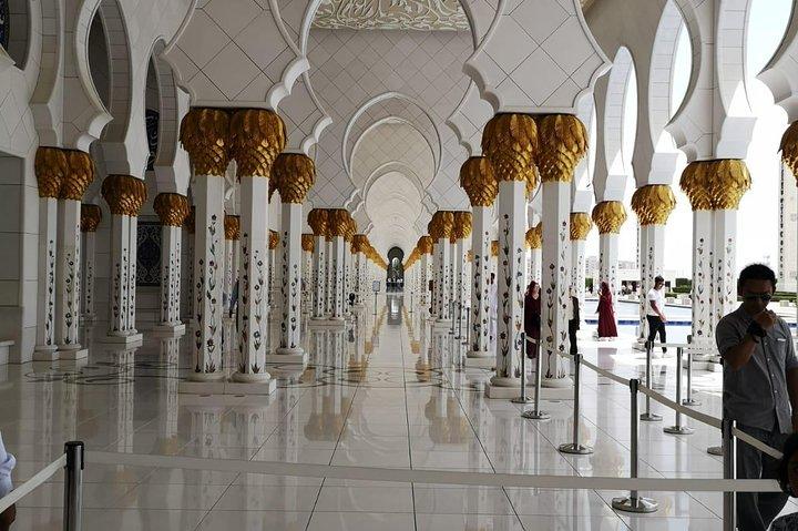 Abu Dhabi City Tour (Grand Mosque & Qasr Al Watan)