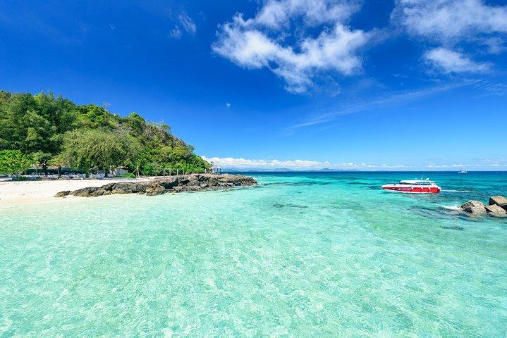Raya & Coral Islands + Parasailing Tour by Speed Boat with Lunch