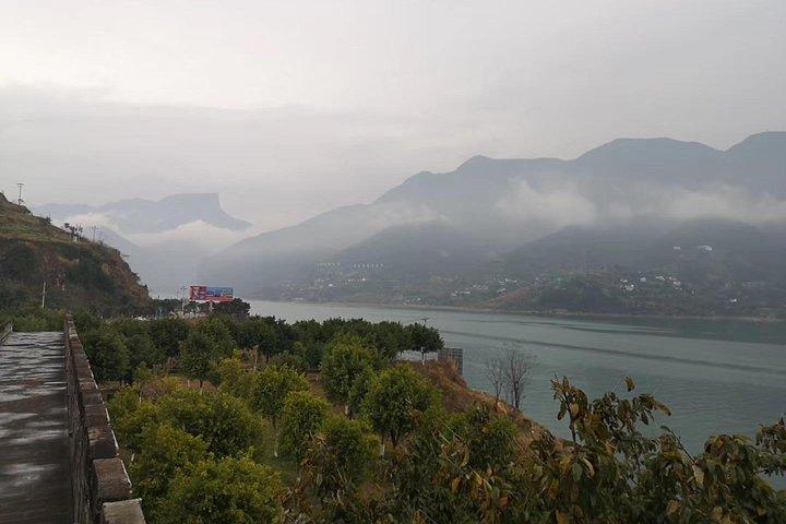 Yangtze River Cruise from Chongqing to Yichang Downstream in 4 Days 3 Nights