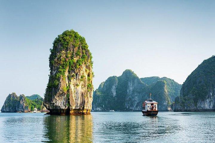 6-Day North Package Tour: Hanoi - Hoa Lu - Tam coc - Ha Long Bay