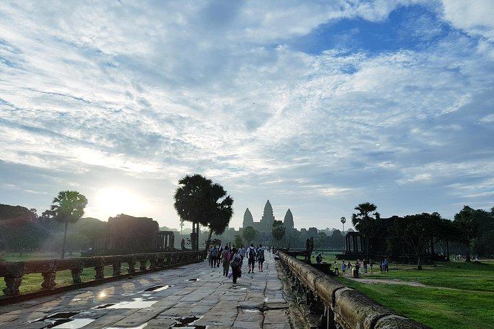 2 days private tour: Angkor sunrise, Banteay Srei, Kulen mountain, Beng Mealea
