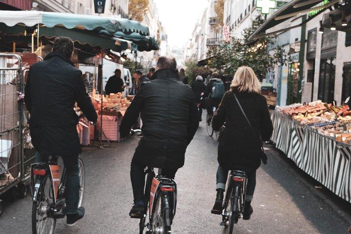 Paris: Secrets Tour on a Dutch Bike