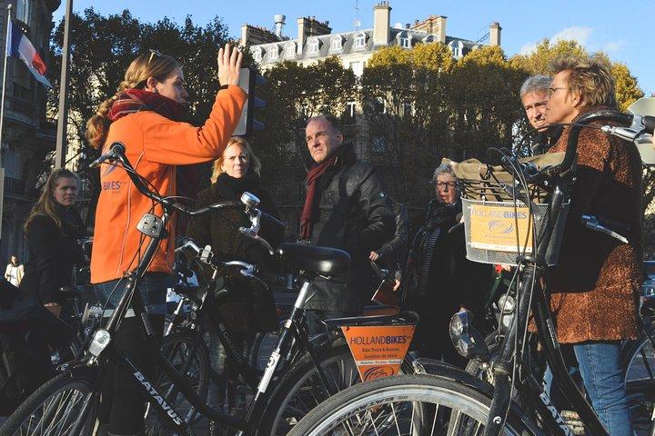 Paris: Secrets Tour on a Dutch Bike