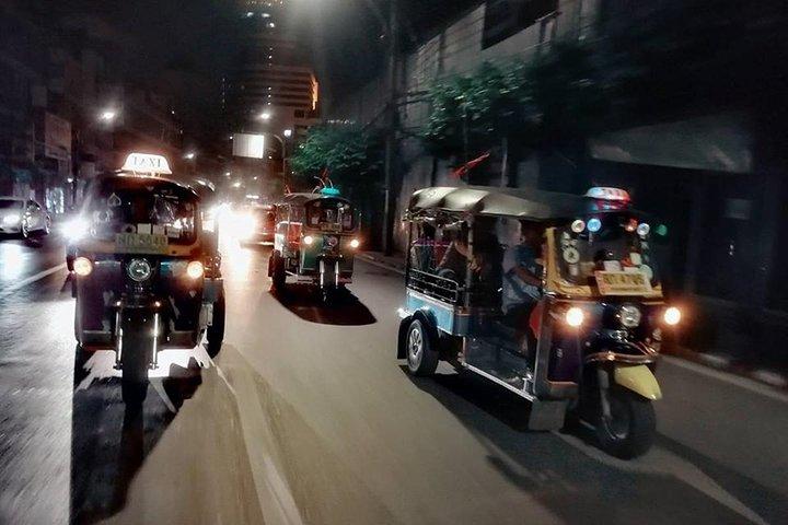 Private - Bangkok EV-TUKTUK Tour by Night incl. snack & drink