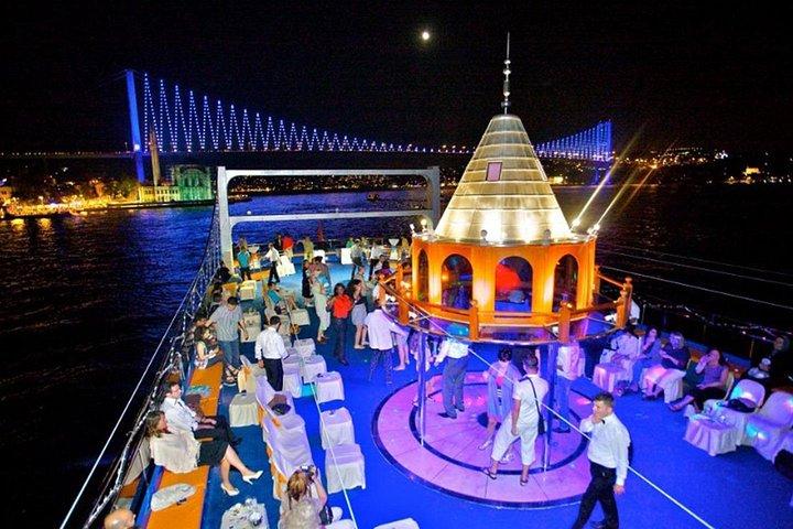 Bosphorus Night Cruise: Dinner, Drinks & Hotel Pickup