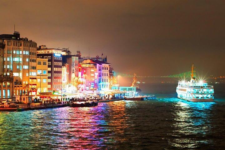 Bosphorus Night Cruise: Dinner, Drinks & Hotel Pickup