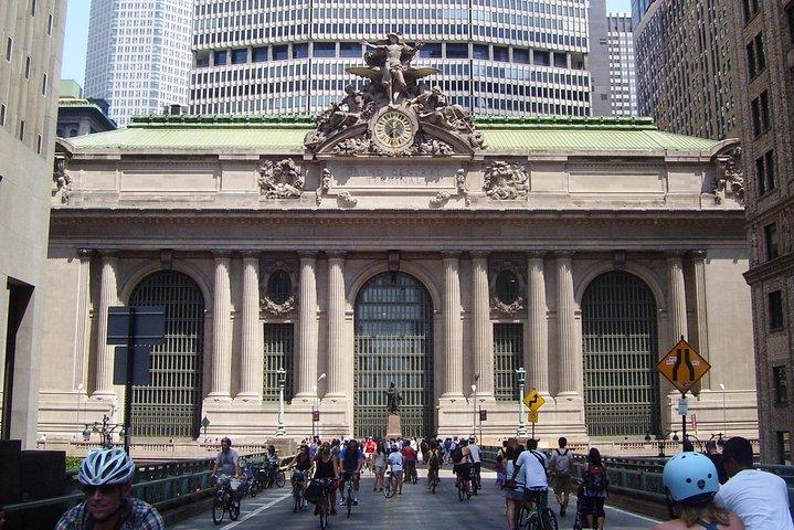Private Manhattan and Brooklyn Full-Day Tour with Driver-Guide and Vehicle