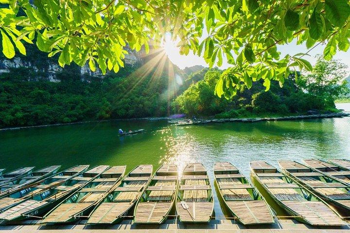 Ninh Binh Deluxe Day Tour : Hoa Lu Trang An Boating Mua Cave