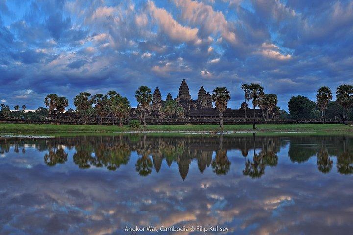 Angkor Wat Sunrise or Sunset Tour with Guide from Siem Reap