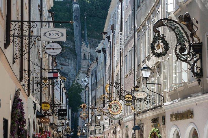 Budapest to Salzburg - 2h of Sightseeing Private Car Transfer
