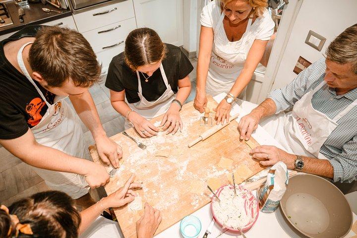 Riomaggiore: Pasta & Tiramisu Class in a Local Home by Cesarine