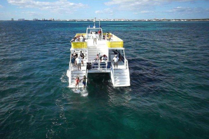 Catamaran Isla mujeres Unlimited with Transfer from Playa del Carmen