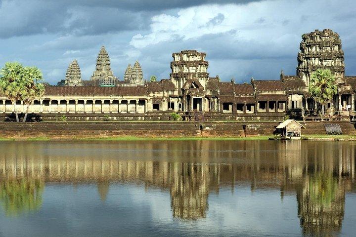 Local French Speaking Guide Angkor Wat Small-Group Tour