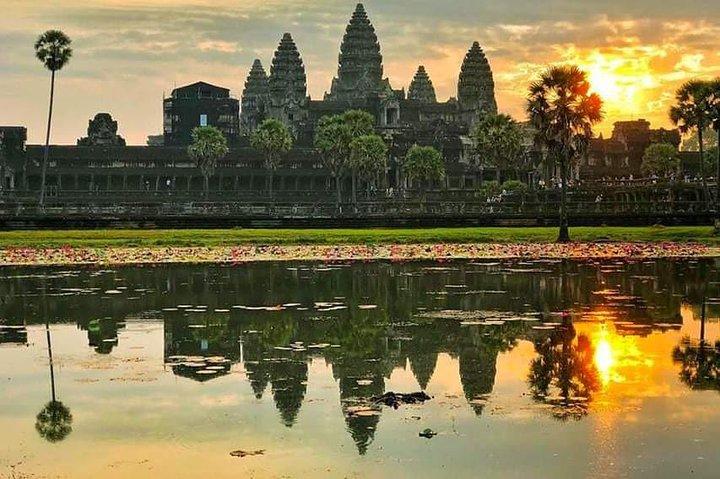 Angkor Wat Sunrise Highlights and Guided Tour
