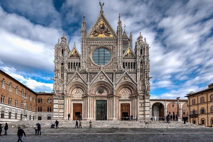 Siena and Chianti Wineries Excursion by Private Luxury Van from Florence