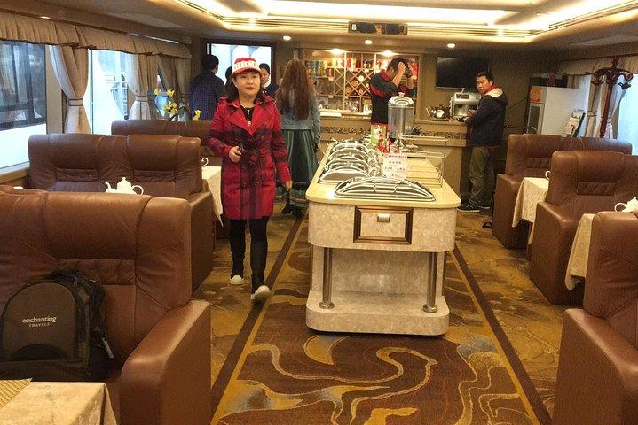 Full-Day Guilin Li-River Cruise with 4 star boat and Reed Flute Cave Tour