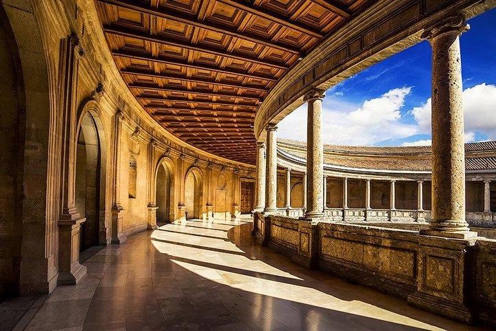 Alhambra and Historic Center : Generalife, Alcazaba and Gardens