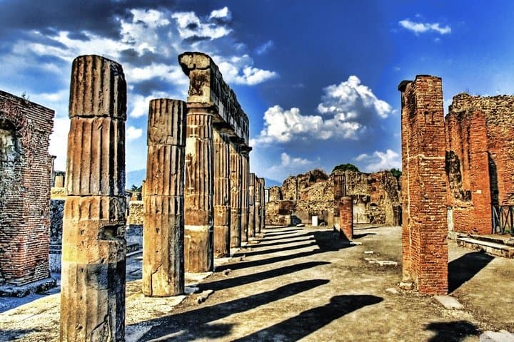 Transfer to Positano with a 2-hour stop in Pompeii