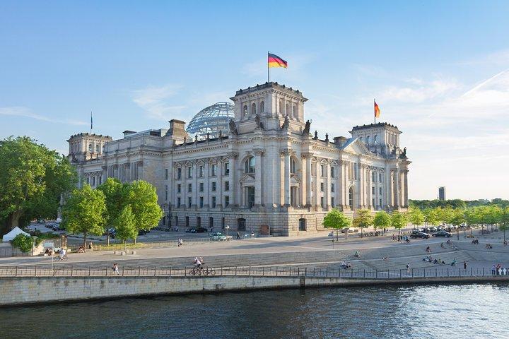 Berlin Blitz by Car: 2-hour Private Tour with a Vehicle