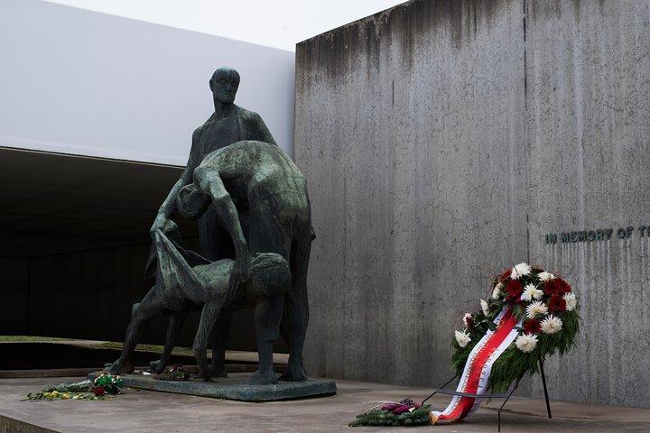 From Berlin to Sachsenhausen Camp: Private Tour by Car or Train