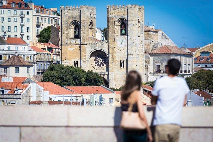 Lisbon Private Shore Excursion: City Tour by Minivan Including Food and Wine Tastings